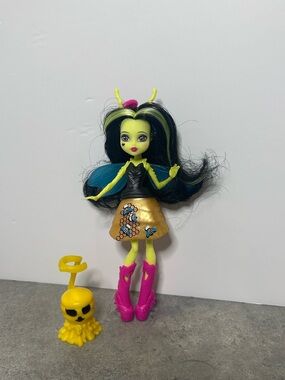 Monster High FCV49 Garden Ghouls Winged Critters Beetrice Doll Yellow Bee HTF